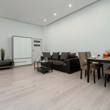 Apartament Nowomiejska Spacious Near Plac Wolności In By Renters