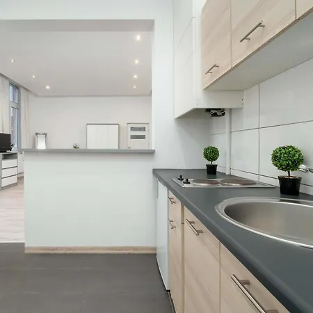 Nowomiejska Spacious Near Plac Wolnosci In By Renters