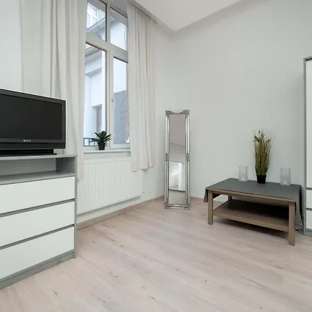 아파트 Nowomiejska Spacious Near Plac Wolnosci In By Renters