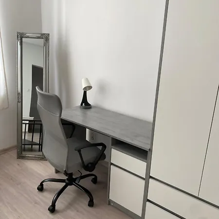 Nowomiejska Spacious Near Plac Wolności In By Renters *