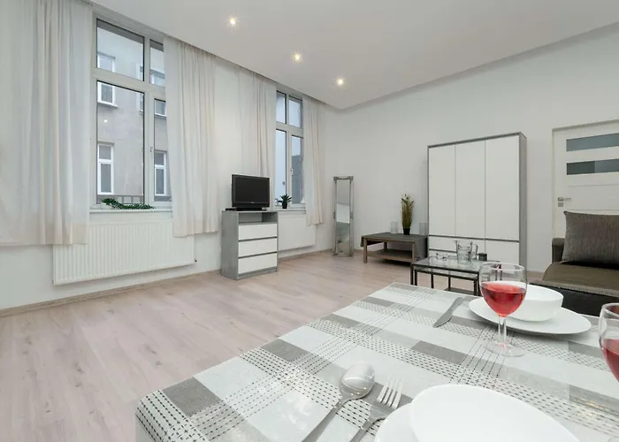 Nowomiejska Spacious Near Plac Wolnosci In By Renters Lejlighed *