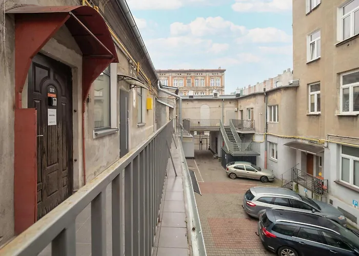 Nowomiejska Spacious Near Plac Wolnosci In By Renters *