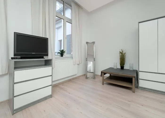 Lejlighed Nowomiejska Spacious Near Plac Wolnosci In By Renters